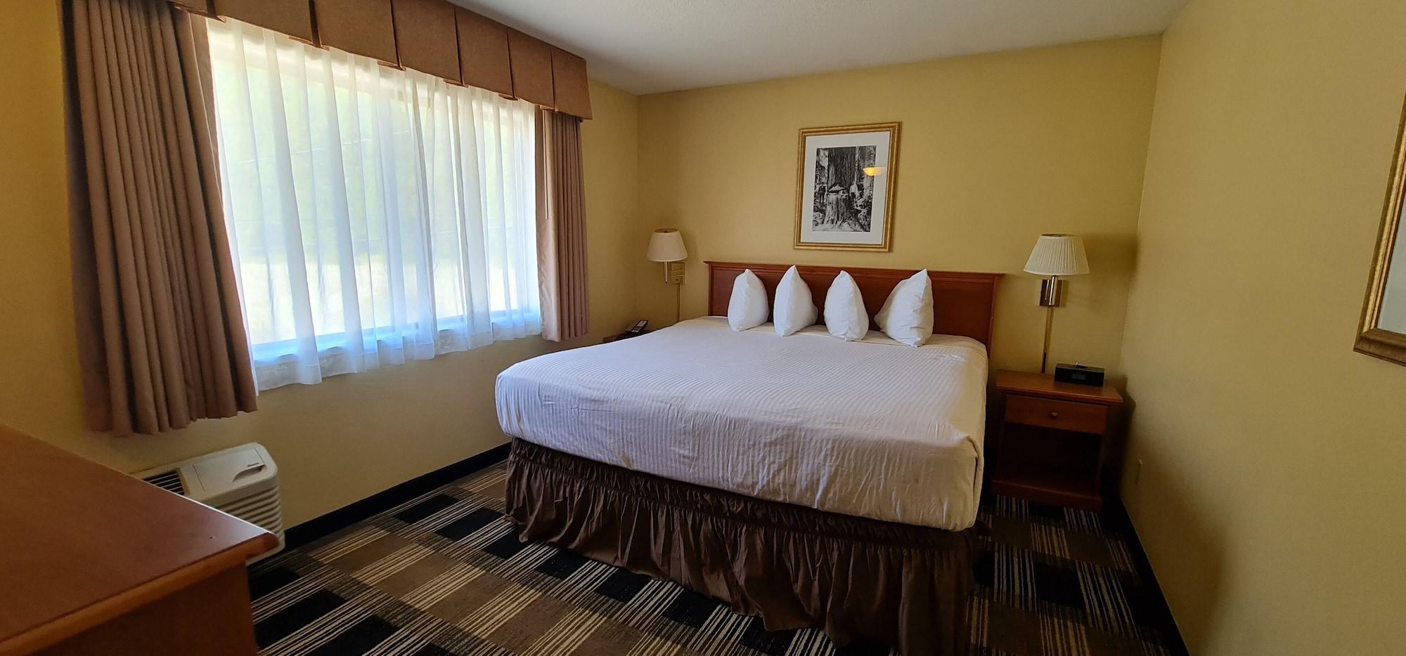 Oakridge Inn & Suites Екстер'єр фото
