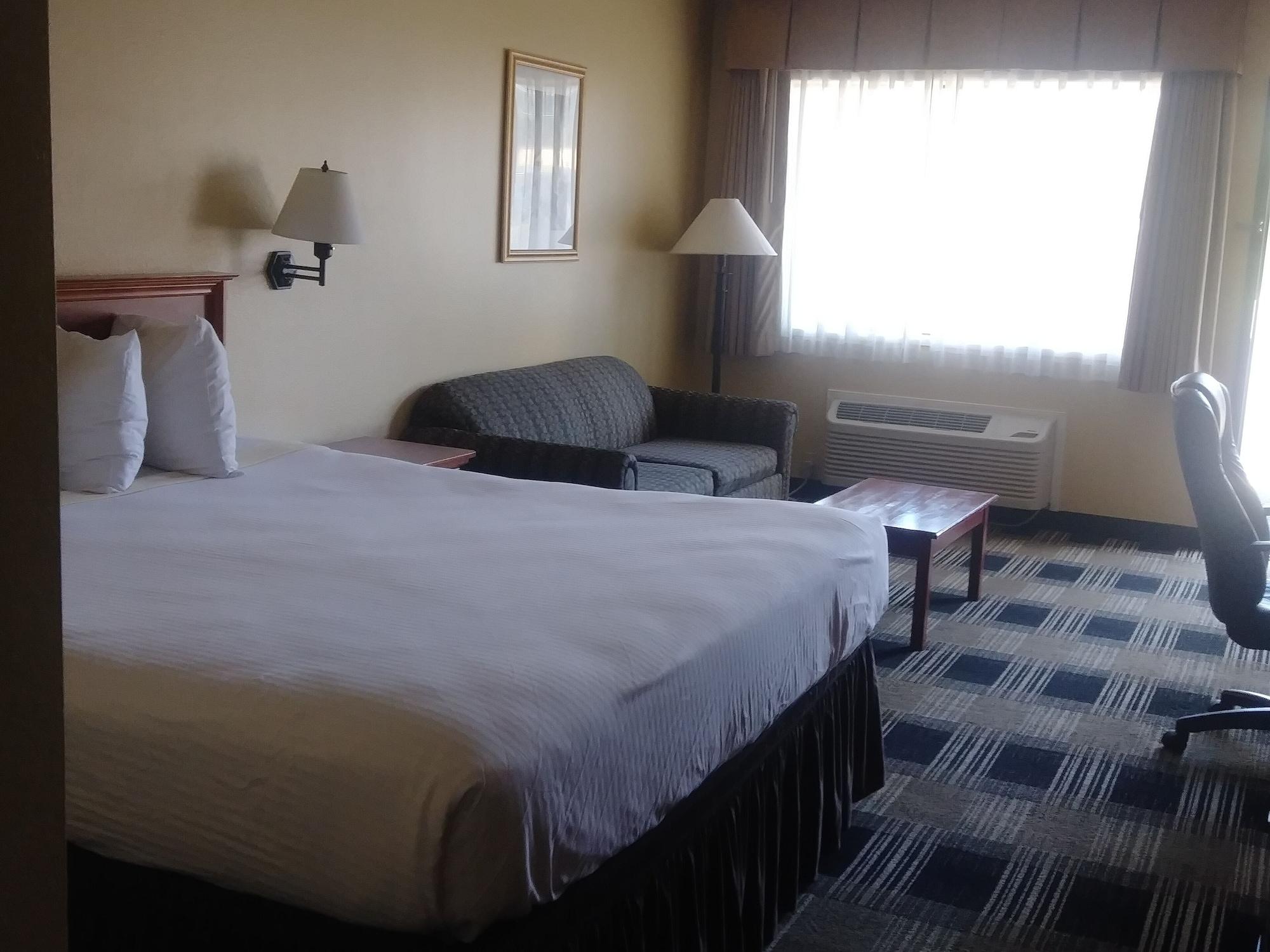 Oakridge Inn & Suites Екстер'єр фото