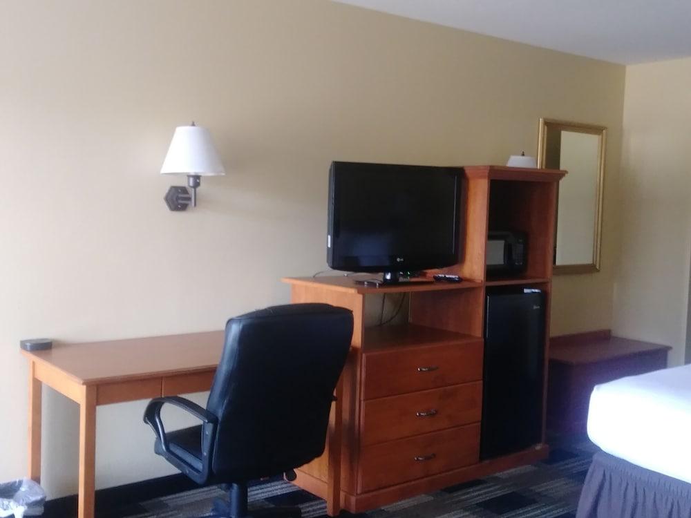 Oakridge Inn & Suites Екстер'єр фото