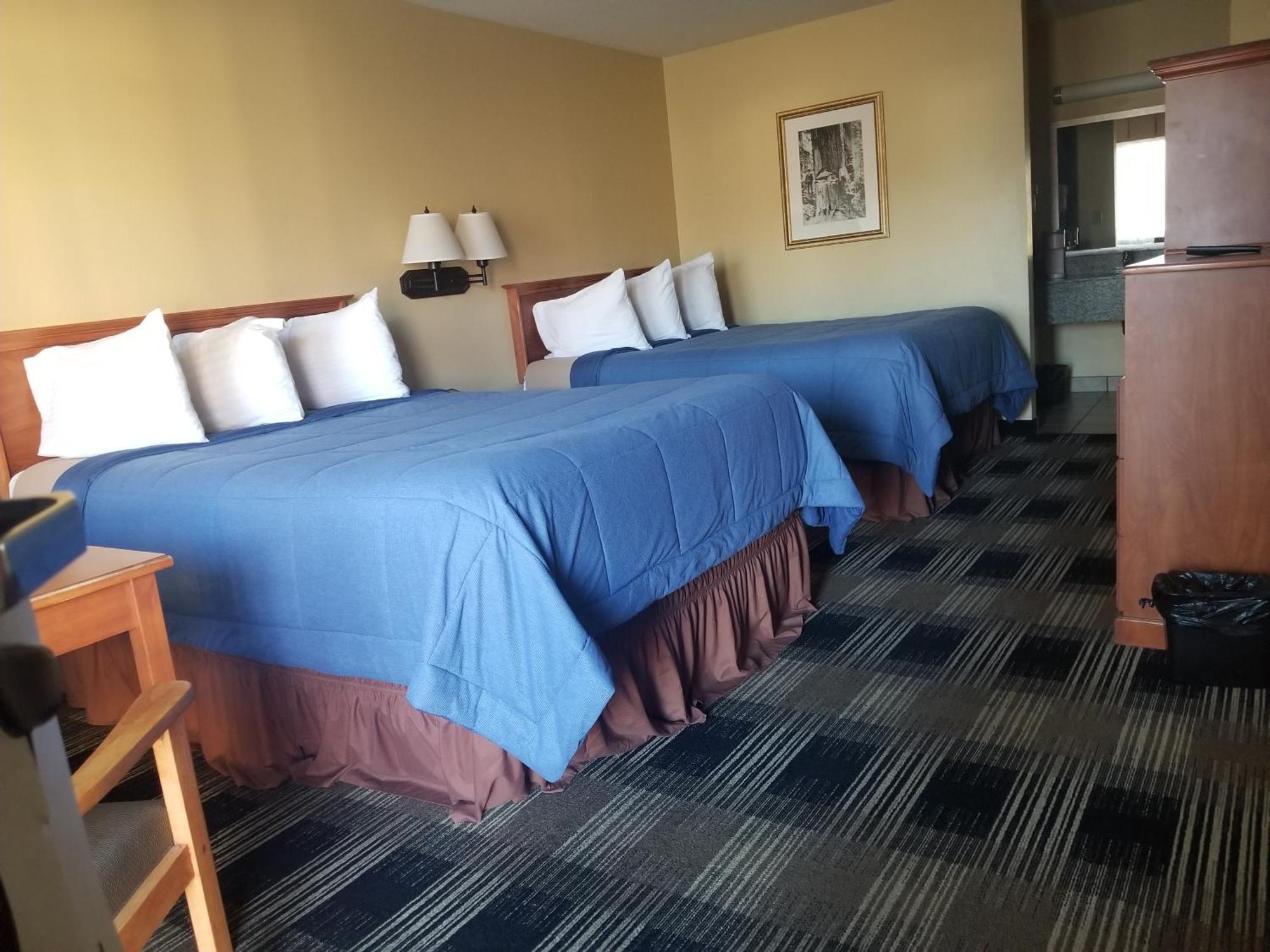Oakridge Inn & Suites Екстер'єр фото