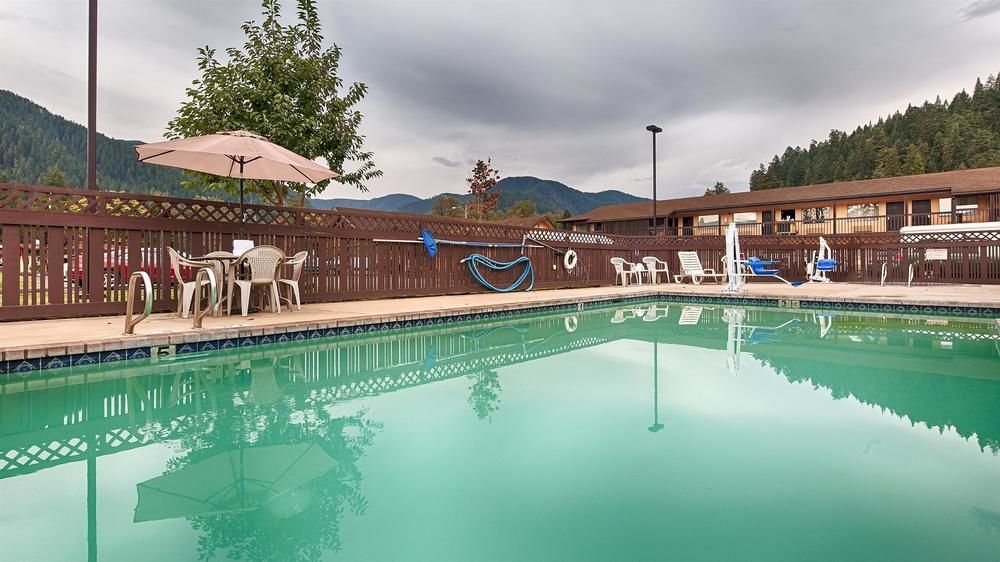 Oakridge Inn & Suites Екстер'єр фото