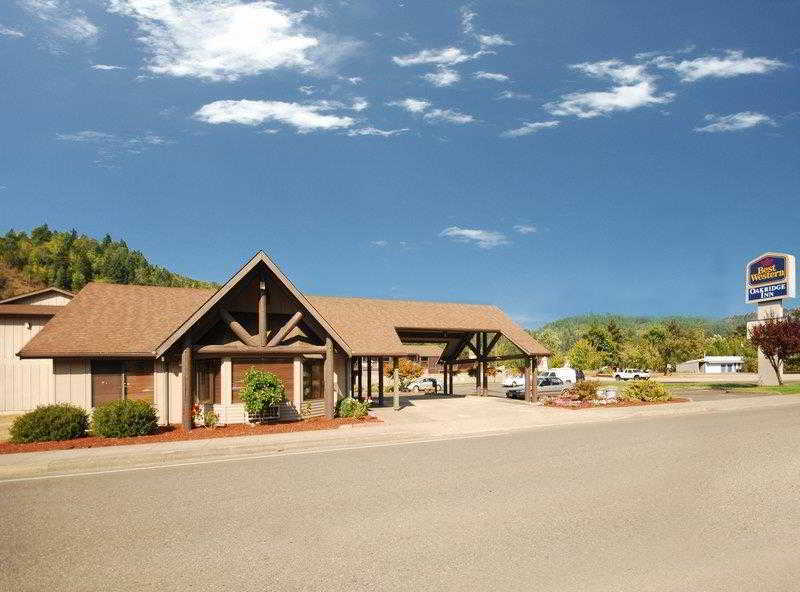 Oakridge Inn & Suites Екстер'єр фото