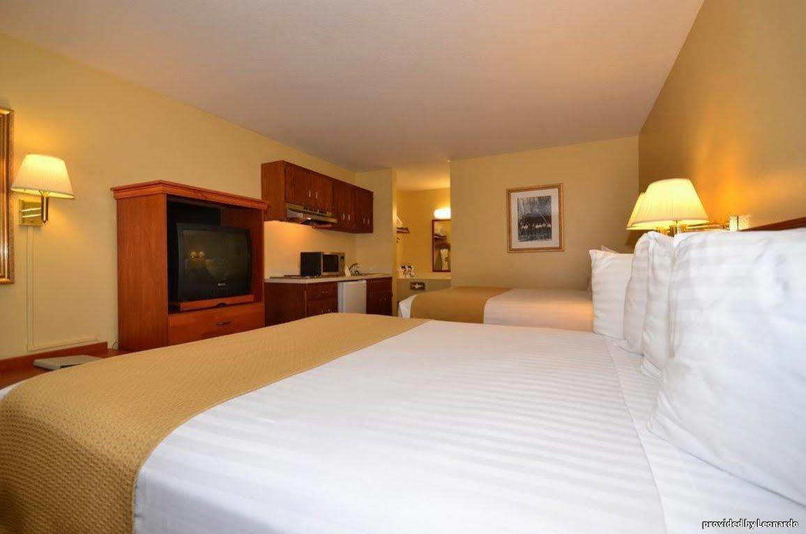 Oakridge Inn & Suites Номер фото