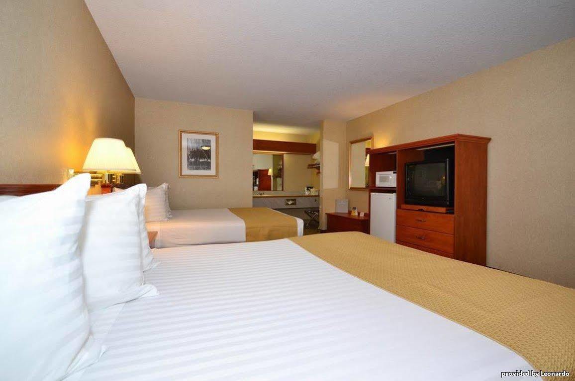 Oakridge Inn & Suites Номер фото