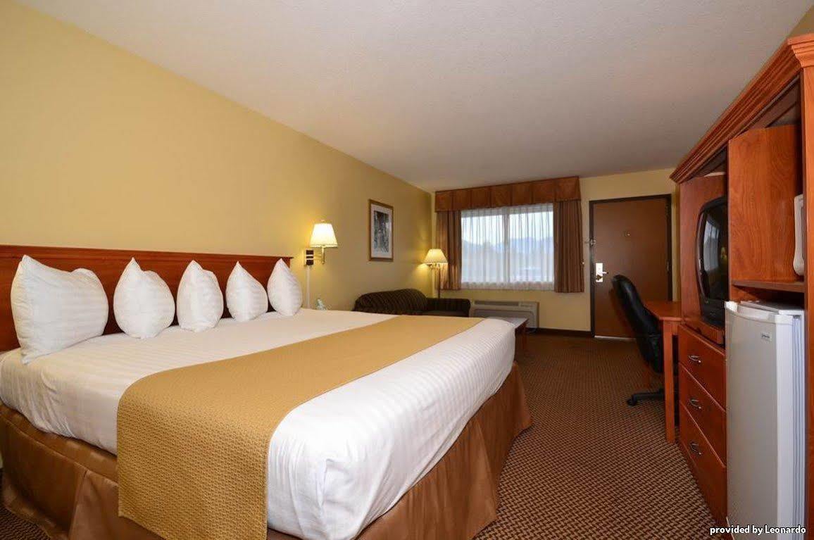 Oakridge Inn & Suites Номер фото