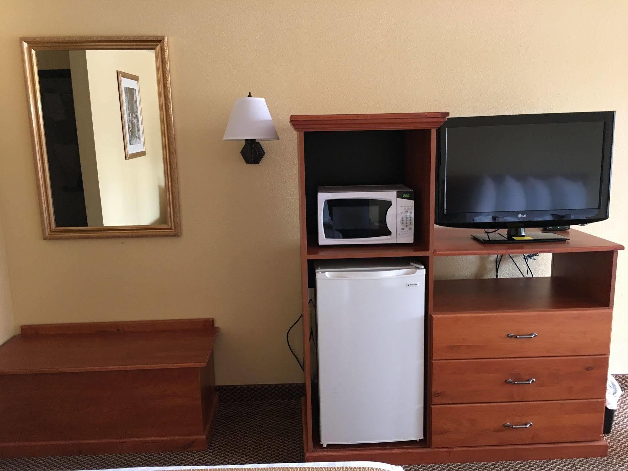 Oakridge Inn & Suites Екстер'єр фото